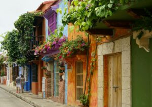 Casas coloniales de colores en la ciudad amurallada de Cartagena