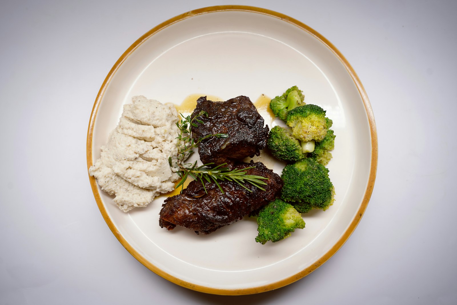 Plate of beef in a dark, glossy sauce, similar to posta negra cartagenera