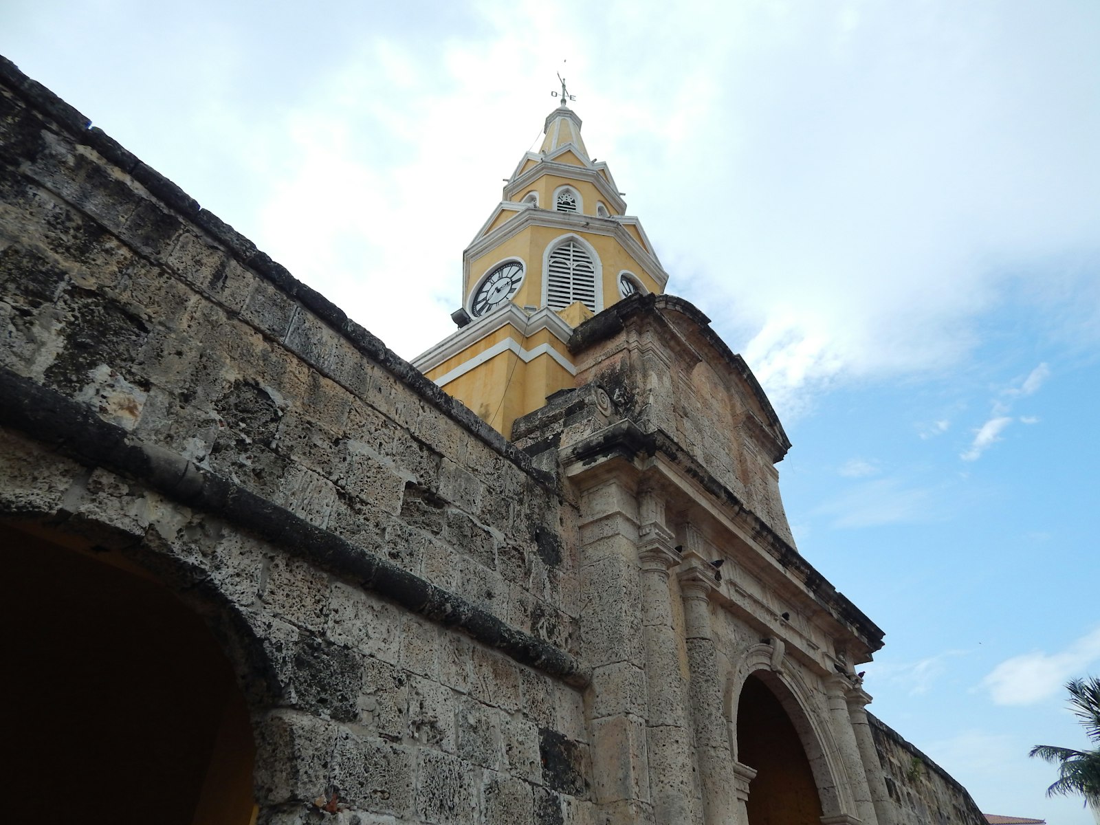 Arco de piedra y Torre del Reloj, entrada principal al Centro Histórico de Cartagena