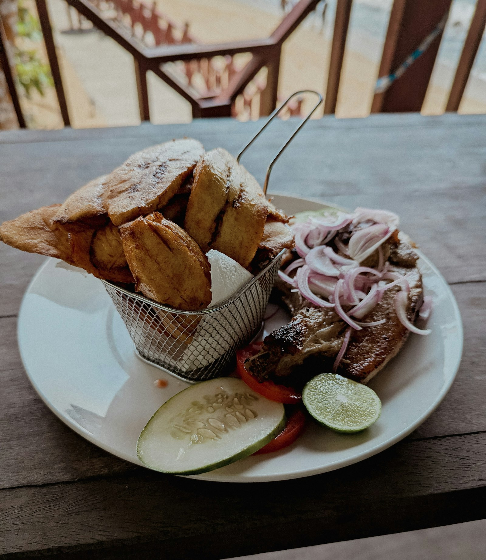 Fried plantain with red onion and lime, a side similar to the one served with posta